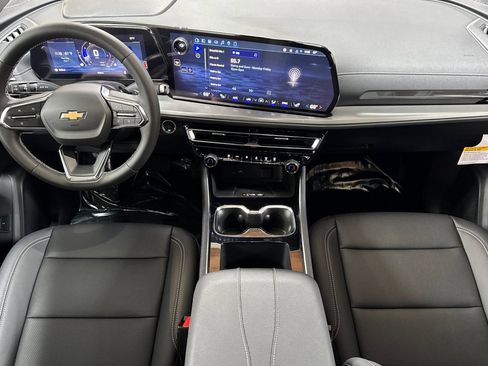 New 2026 Chevrolet Traverse LT w/ Driver Confidence Package FWD image 13