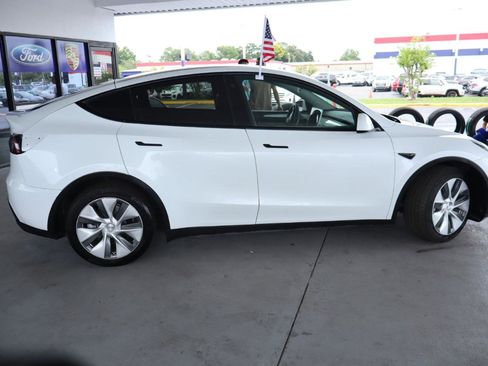 Used 2023 Tesla Model Y Long Range AWD/4WD image 4