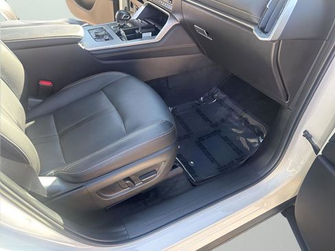 Used 2024 MAZDA CX-90 Plug-In Hybrid w/ Preferred image 16