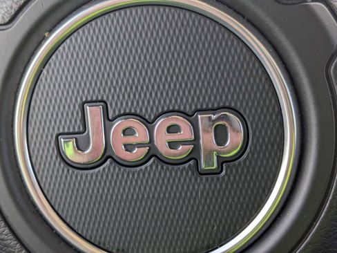 Used 2025 Jeep Wrangler Unlimited Sahara AWD/4WD image 38