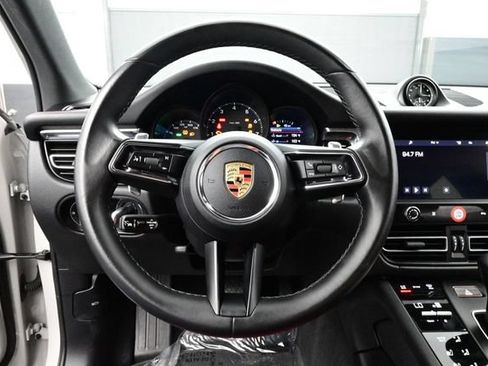 Certified 2024 Porsche Macan AWD/4WD image 8