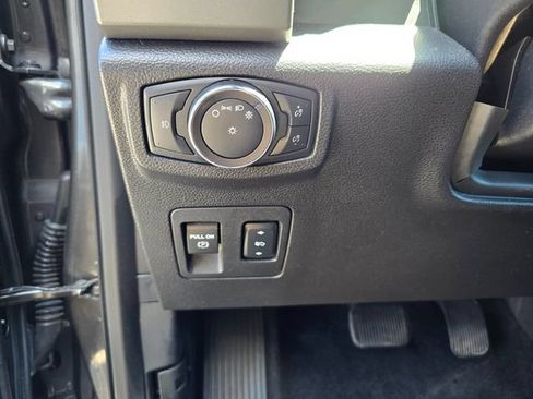 Used 2018 Ford Expedition XLT AWD/4WD image 12