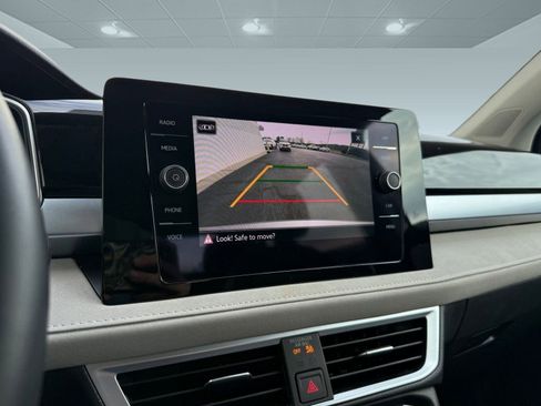 Used 2025 Volkswagen Taos SE image 27