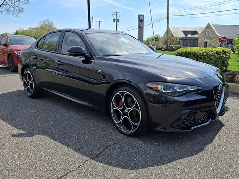 Used 2024 Alfa Romeo Giulia Ti w/ Performance Driving Package AWD/4WD image 3