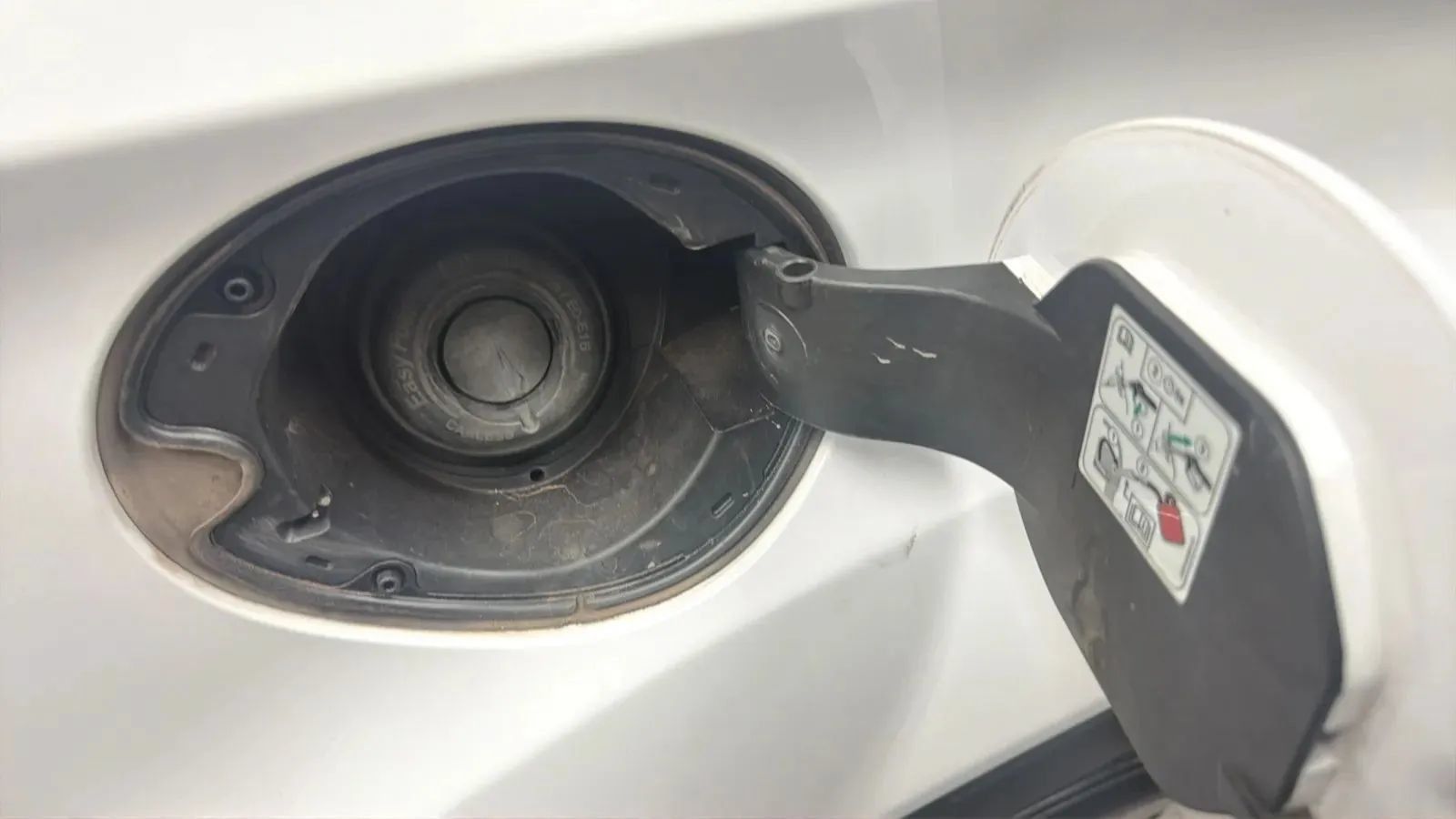 Used 2017 Ford Escape SE FWD image 29