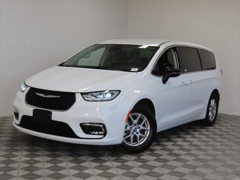 Used 2024 Chrysler Pacifica Touring-L FWD image 1