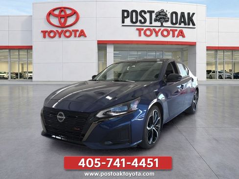 Used 2023 Nissan Altima 2.5 SR w/ SR Premium Package FWD image 1