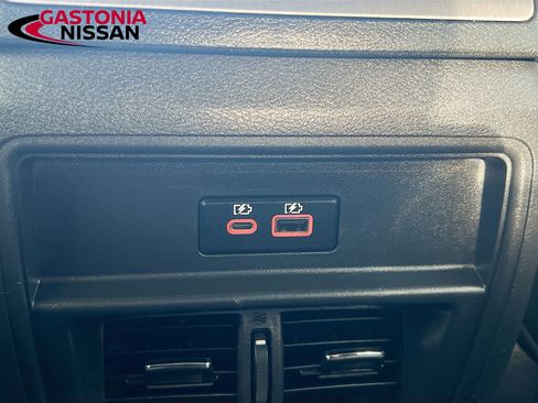 Used 2024 Nissan Murano SV image 32