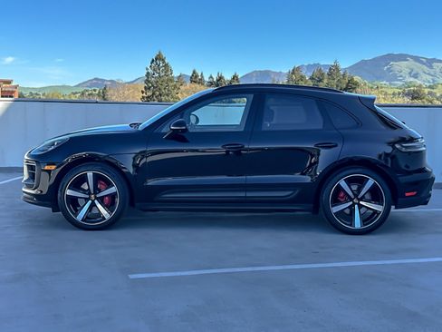 Certified 2024 Porsche Macan S image 2