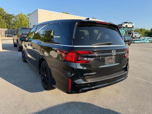 Used 2025 Honda Odyssey Sport-L image 3