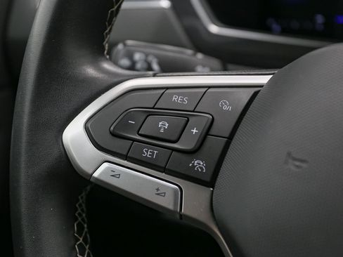 Used 2022 Volkswagen Tiguan SE image 37