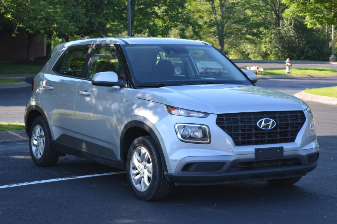 Used 2021 Hyundai Venue SE FWD image 3