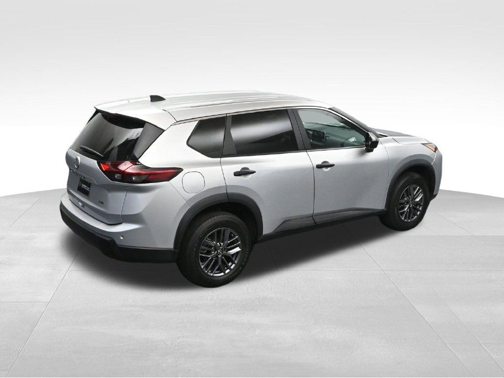 Used 2024 Nissan Rogue S AWD/4WD image 33