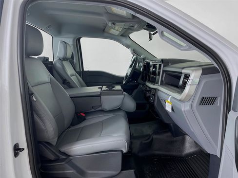 New 2026 Ford F250 XL w/ XL Chrome Package image 23