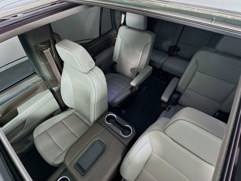 Used 2022 GMC Yukon SLT w/ SLT Premium Package image 21