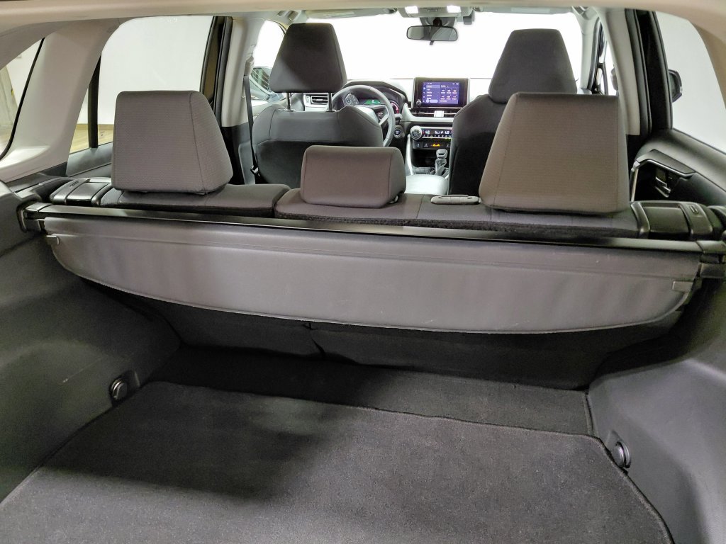 Used 2025 Toyota RAV4 XLE w/ Weather Package AWD/4WD image 18