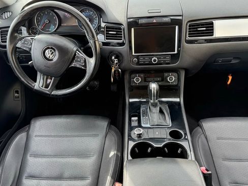 Used 2012 Volkswagen Touareg VR6 image 14