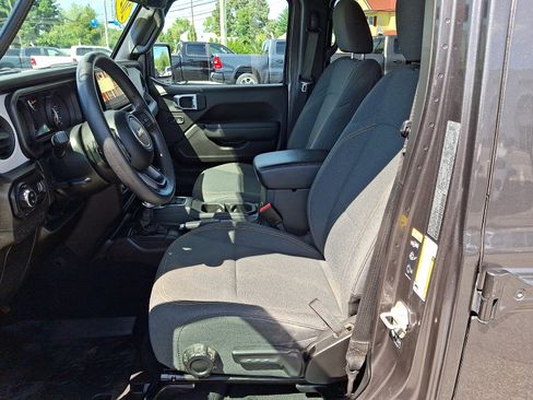 Used 2024 Jeep Gladiator Sport AWD/4WD image 13