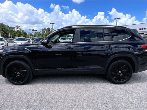 Certified 2024 Volkswagen Atlas SE w/ Black Wheel Package FWD image 8