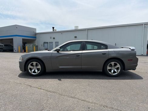 Used 2012 Dodge Charger R/T RWD image 4