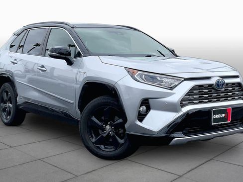 Used 2020 Toyota RAV4 XSE AWD/4WD image 2