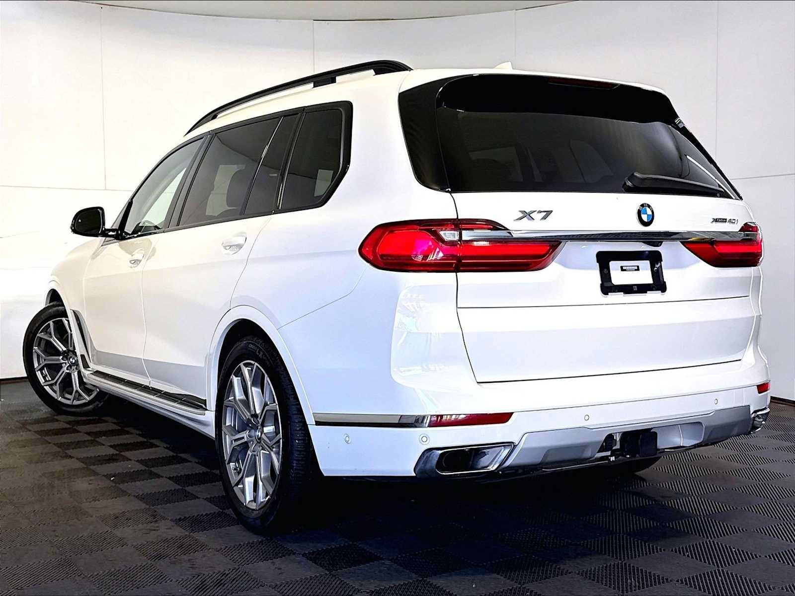 Used 2022 BMW X7 xDrive40i w/ Premium Package AWD/4WD image 3