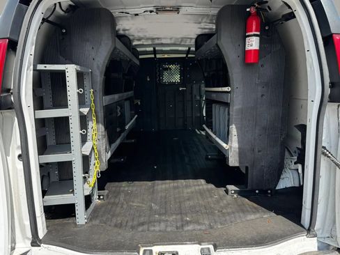 Used 2012 Chevrolet Express 2500 Extended RWD image 9