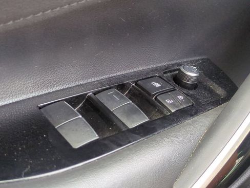 Used 2020 Toyota Corolla XLE w/ Carpet Mat Package (TMS) FWD image 25