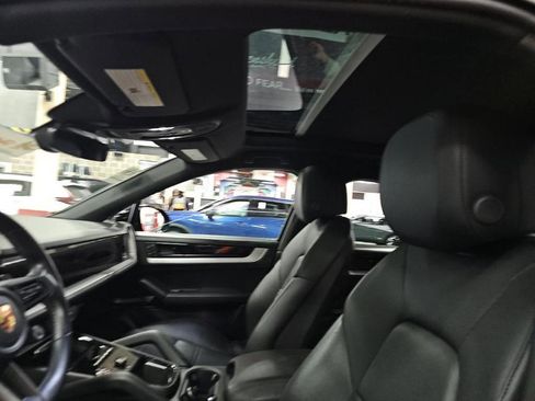 Used 2024 Porsche Cayenne Coupe image 8