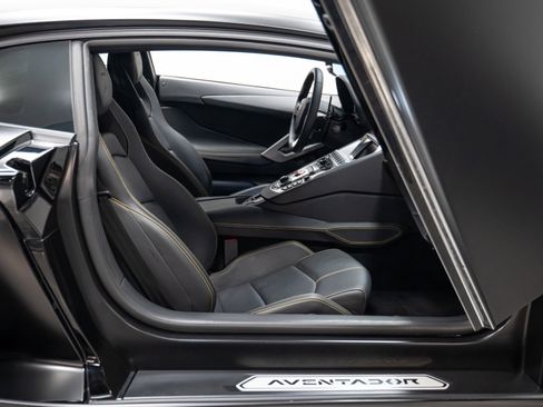Used 2014 Lamborghini Aventador LP 700-4 image 36