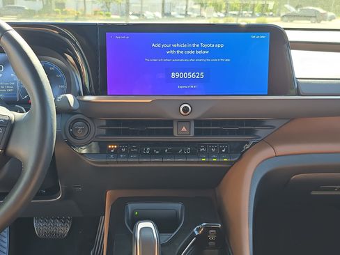 Used 2025 Toyota Crown Signia w/ Advanced Technology Package image 21