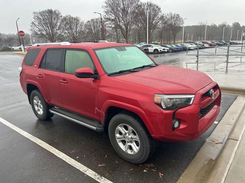 Used 2016 Toyota 4Runner SR5 image 3