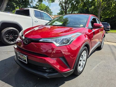 Used 2019 Toyota C-HR LE FWD image 1