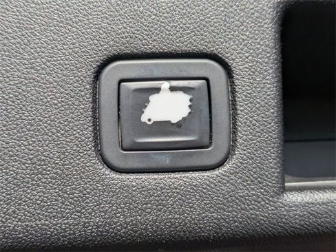 Used 2018 Chevrolet Equinox Premier image 17