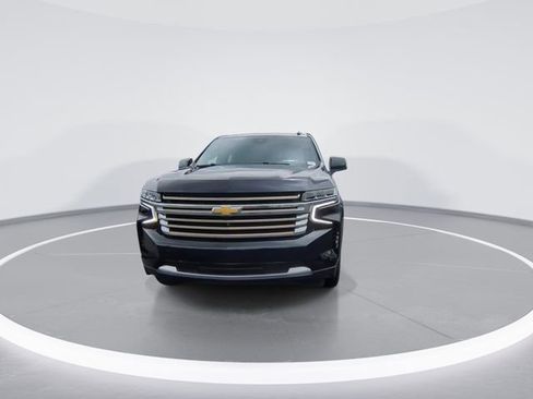 Used 2024 Chevrolet Suburban High Country w/ Advanced Technology Package AWD/4WD image 3