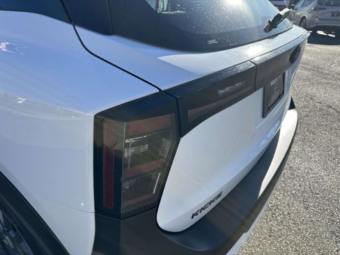 Used 2025 Nissan Kicks S image 9