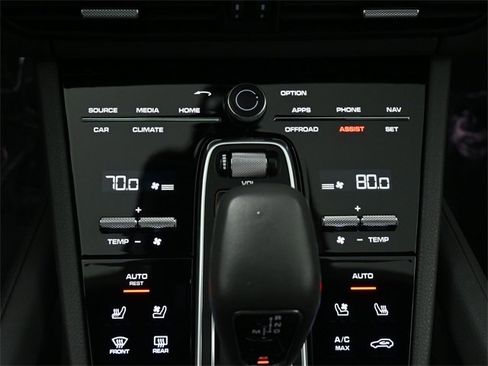 Used 2023 Porsche Cayenne Coupe image 36