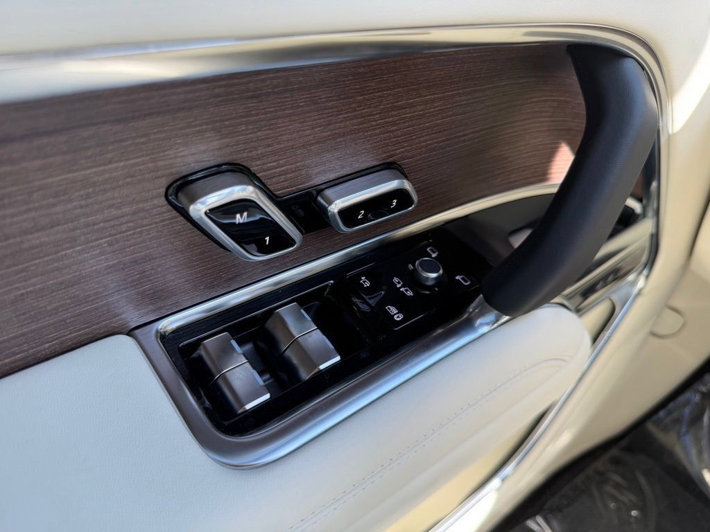 New 2026 Land Rover Range Rover SE AWD/4WD image 16