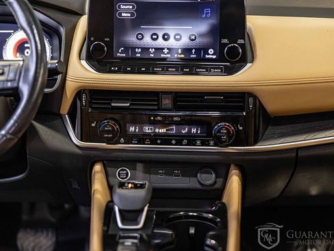 Used 2022 Nissan Rogue Platinum w/ Head-Up Display Package image 36