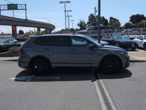 Used 2022 Volkswagen Tiguan SE R-Line FWD image 5