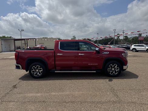 Used 2023 GMC Sierra 1500 SLT AWD/4WD image 4