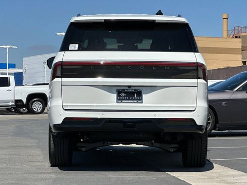 New 2026 Lincoln Navigator Reserve AWD/4WD image 4