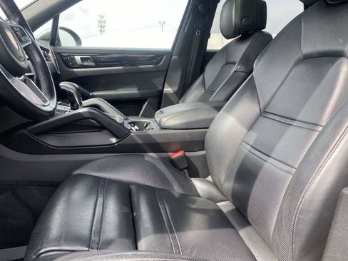 Used 2021 Porsche Cayenne AWD/4WD image 15