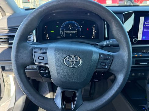 Used 2025 Toyota Camry LE image 27