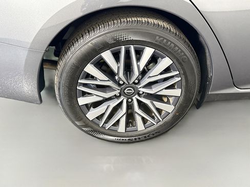 Used 2025 Nissan Altima 2.5 SV image 33