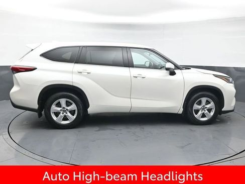 Used 2021 Toyota Highlander LE image 8