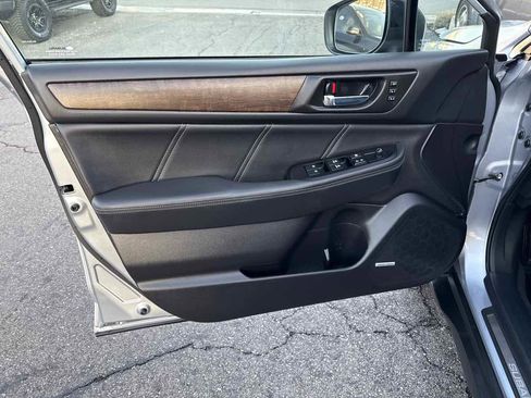 Used 2018 Subaru Outback 2.5i Limited image 12