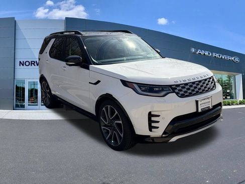 Certified 2025 Land Rover Discovery Metropolitan Edition AWD/4WD image 3