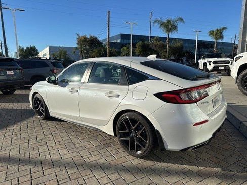 Used 2024 Honda Civic Sport Touring image 3