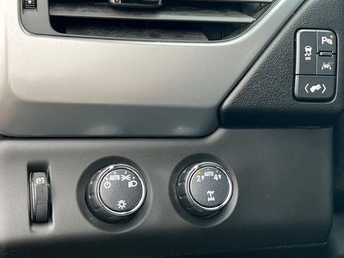 Used 2019 Chevrolet Suburban LT image 35